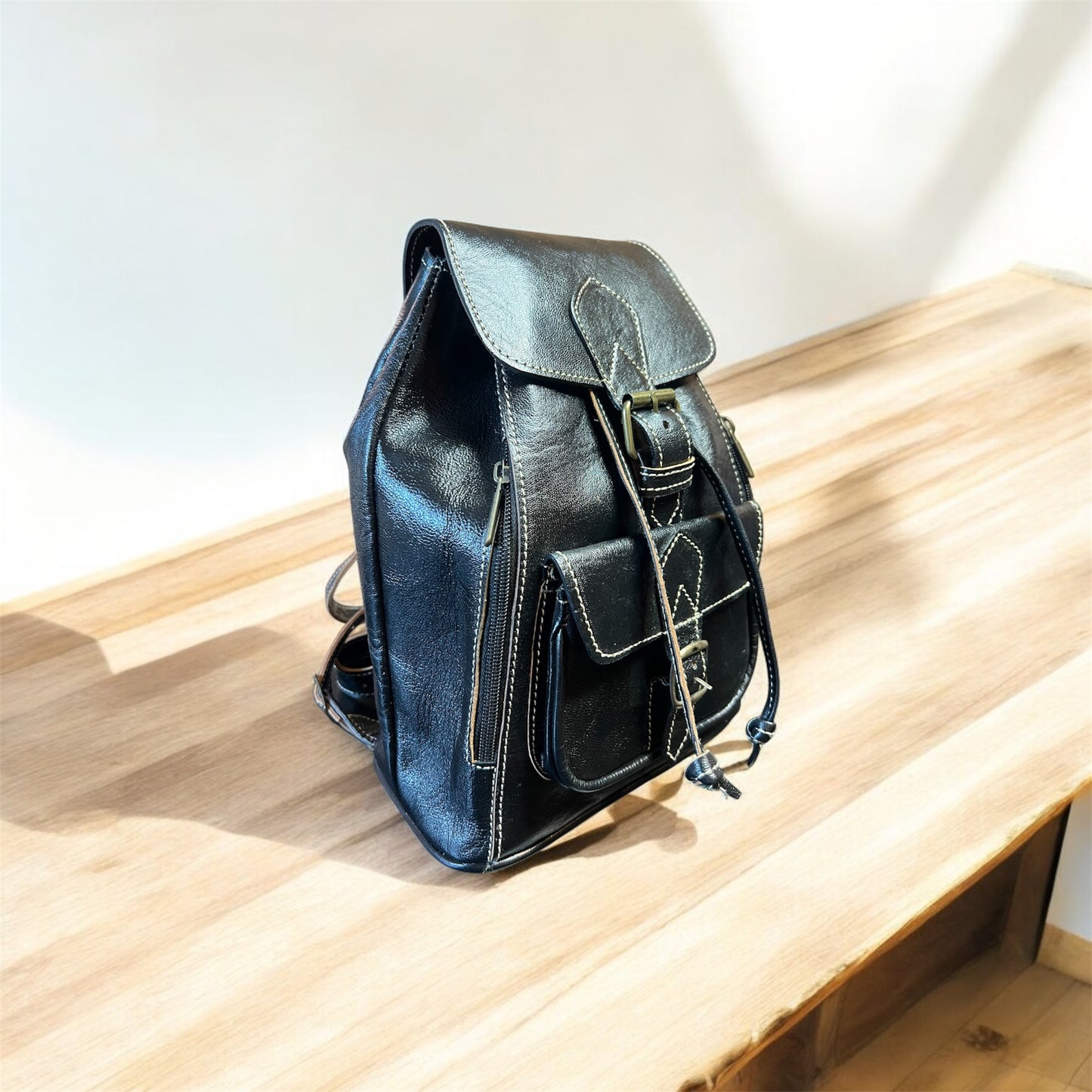 MOCHILA DE CUERO NEGRA