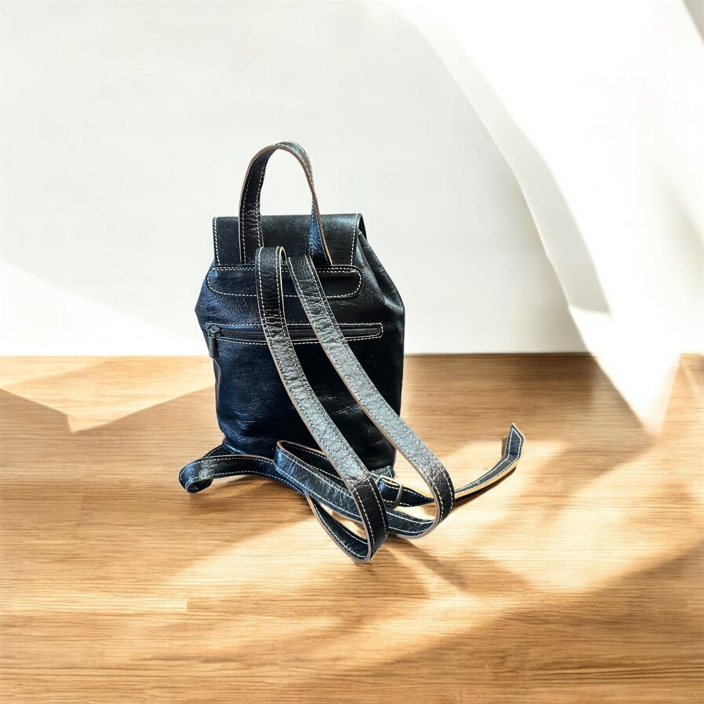MOCHILA DE CUERO NEGRA