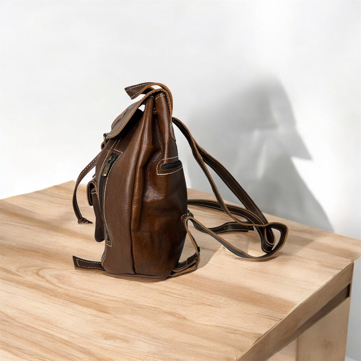 MOCHILA DE CUERO NEGRA