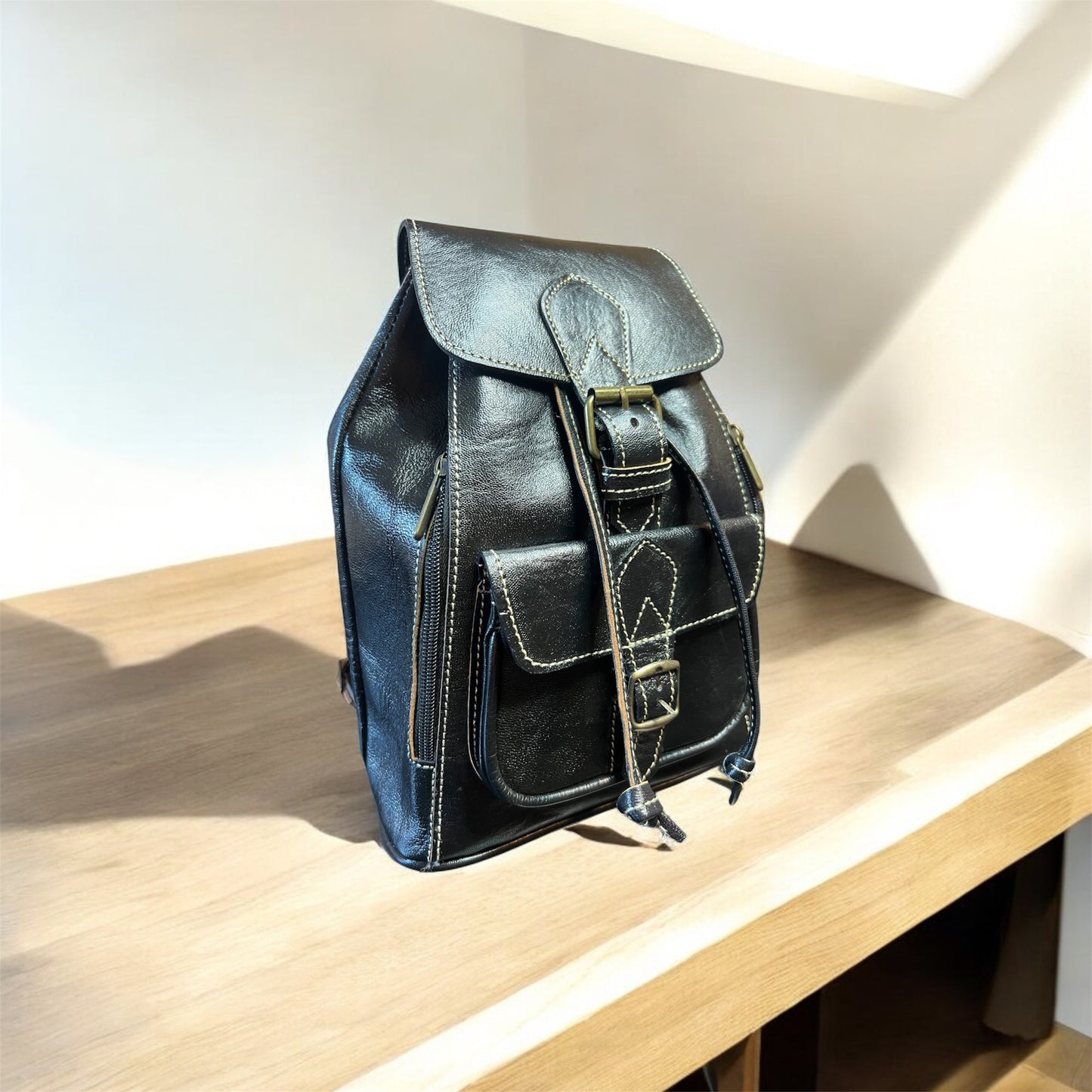 MOCHILA DE CUERO NEGRA